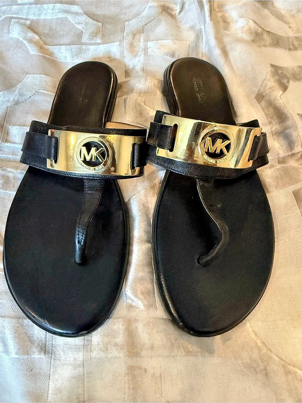 Michael Kors MK Plate Thong Sandal Black & Gold